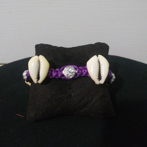 Cowry shell bracelet - Picture 1 of 3